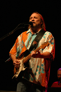 Stephen Stills uses Oticon Dual hearing aids